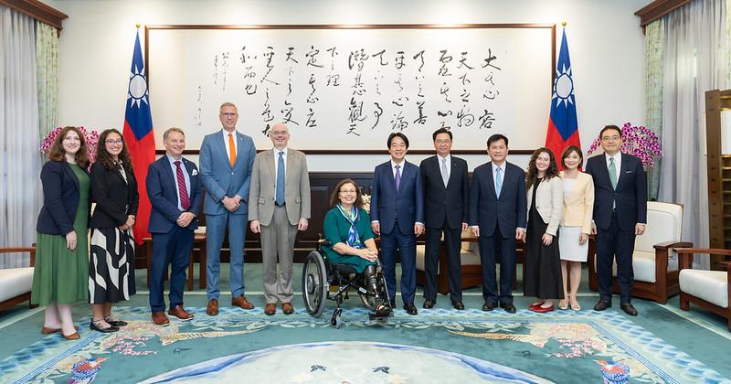 Taiwan President Lai Ching-te (C) meets with a delegation led by U.S. Sen. Tammy Duckworth on July 7. (ROC Office of the President)
