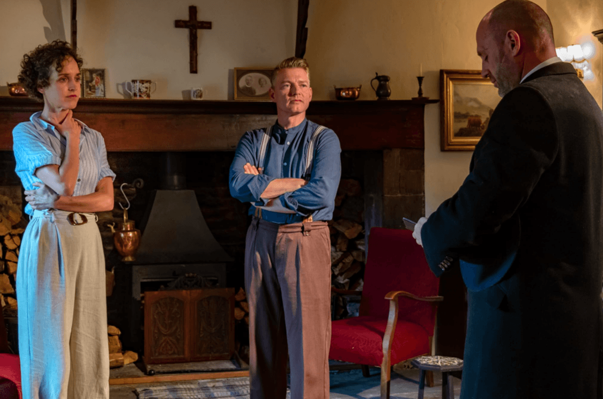 (L–R) Anna Simpson (Anne Scherliess), Reverend Charles Wilson (Richard Dee-Roberts), and Detective Harris (Toby Armour), in “The Reverend and Mrs Simpson.” (GJW+)