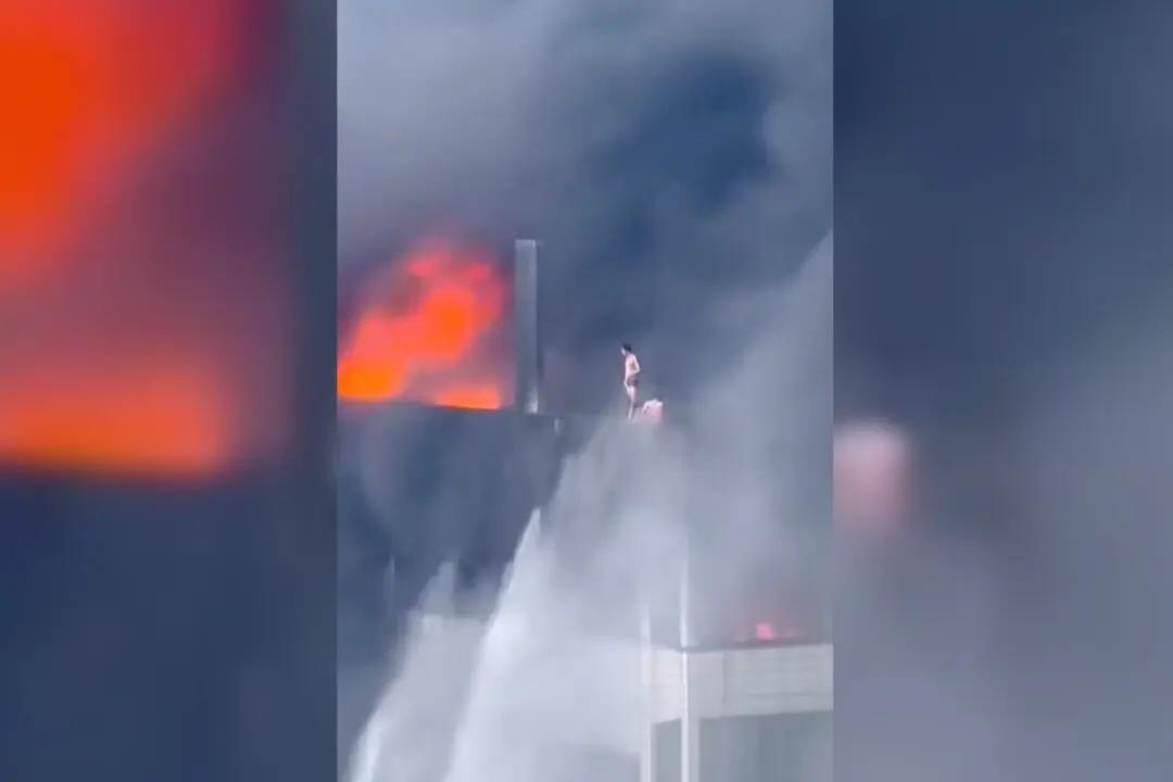 Deadly Fire Traps Workers on Roof in China
