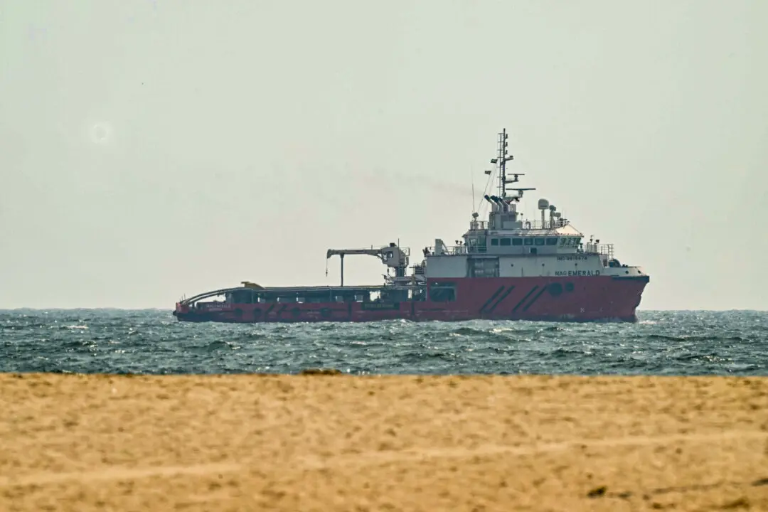 US Says Strait of Hormuz Is Open and ‘Traffic Is Flowing’ Despite Iran Claims
