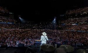 Alan Jackson Plays Final Show to Sold Out Stadium