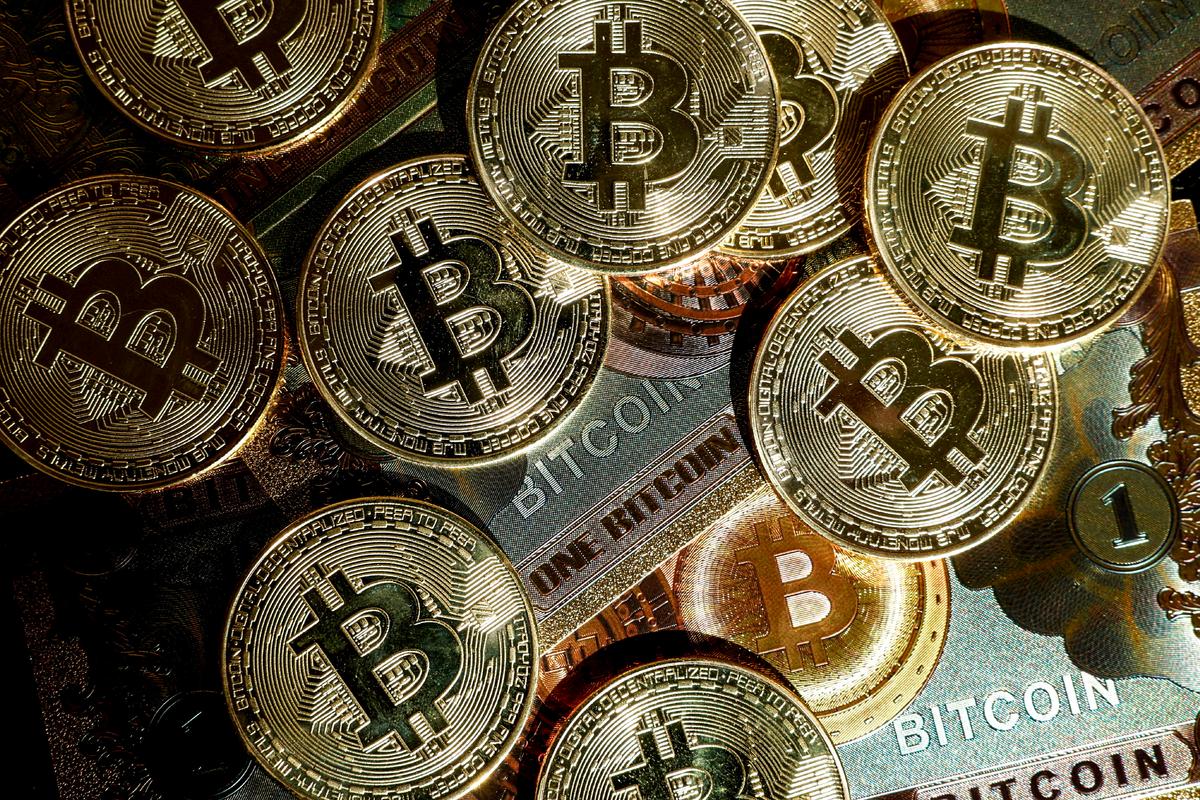 Trump Urges Senate to Pass Key Crypto Bill to Honor Lindsey Graham