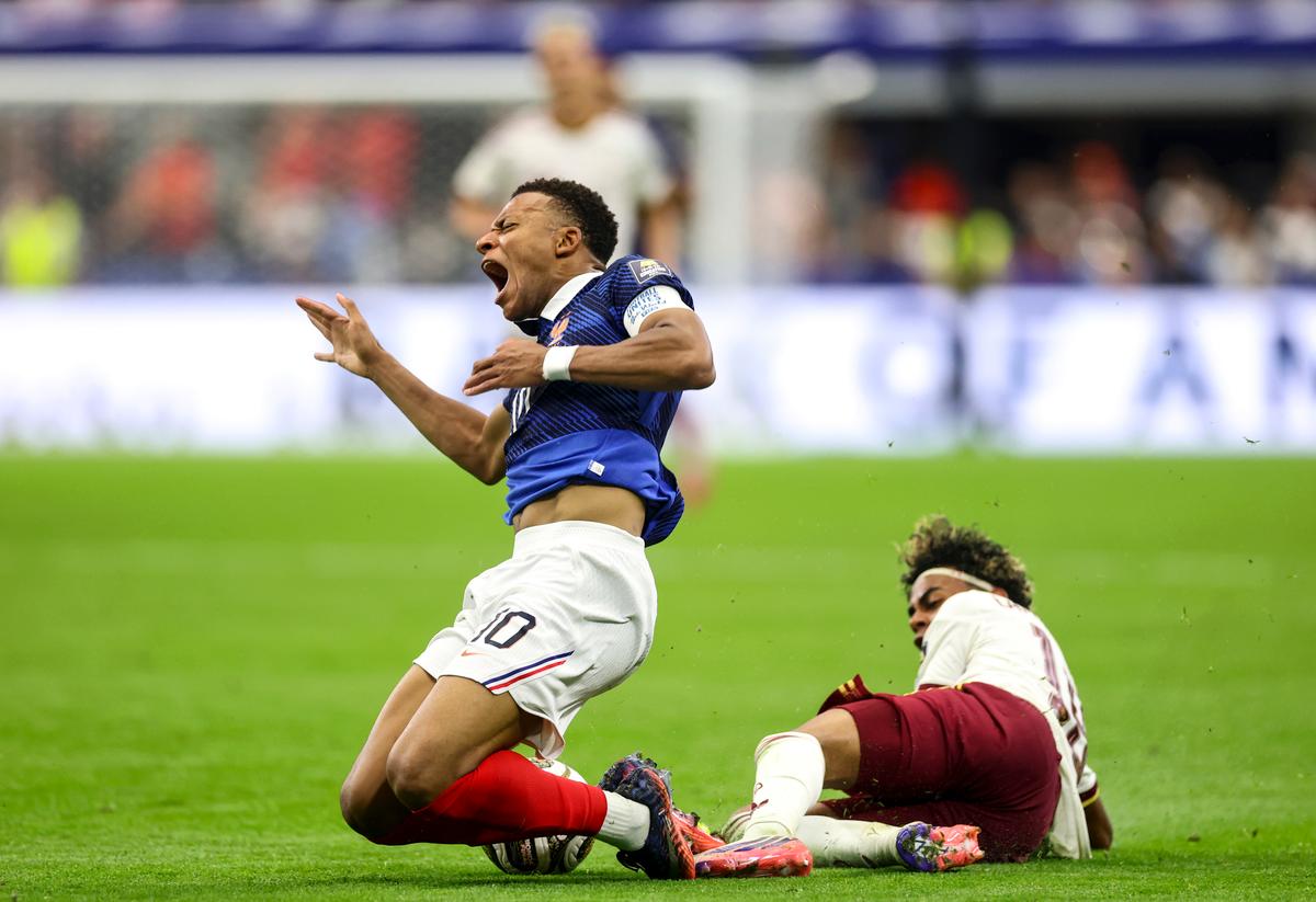 Kylian Mbappe (L) of France competes for the ball against Lamine Yamal of Spain during the FIFA World Cup 2026 semifinal match between France and Spain at Dallas Stadium on July 14, 2026. (Lars Baron/Getty Images)