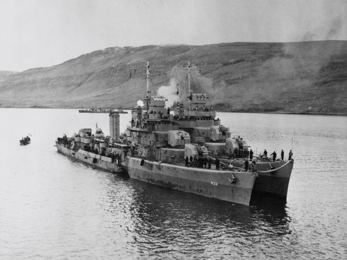 USS Kearny at Reykjavik alongside Monssen, after it had been torpedoed. Note the hole in its starboard side. U.S. Navy photo. (Public Domain)