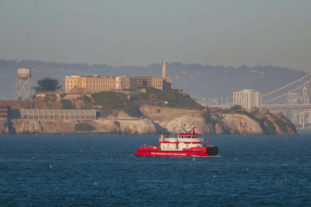 1 Dead, 3 Missing After Boat Sinks in San Francisco Bay Near Alactraz