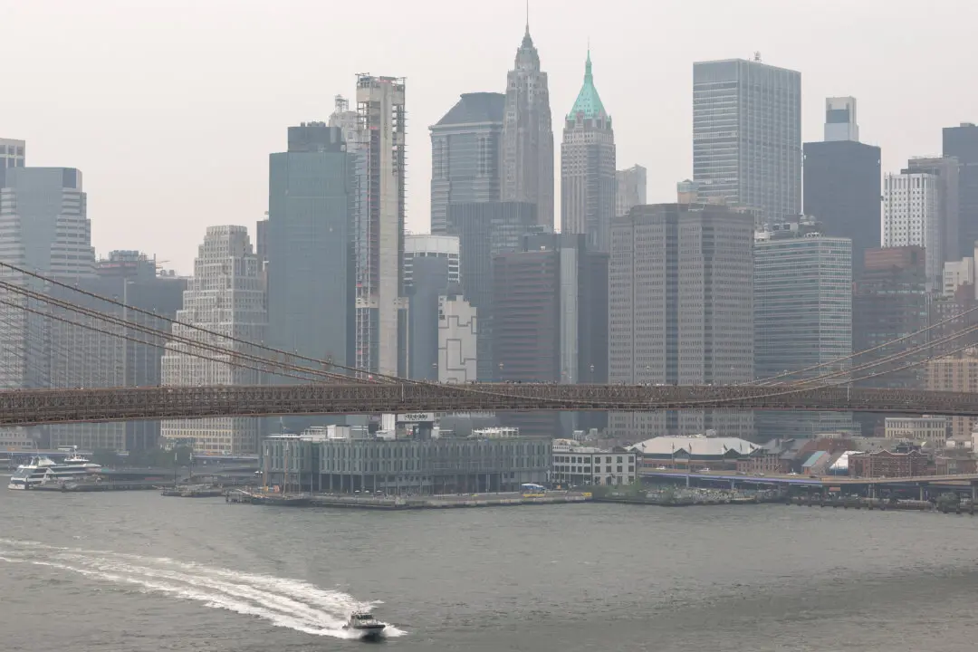 Gov. Hochul Urges Mask Use as Canadian Wildfire Smoke Blankets NY