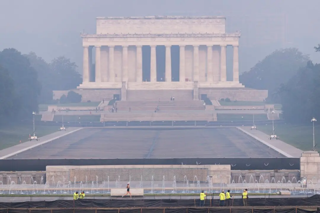 Smoke From Wildfires Darkens Skies in Upper Midwest, Northeastern US
