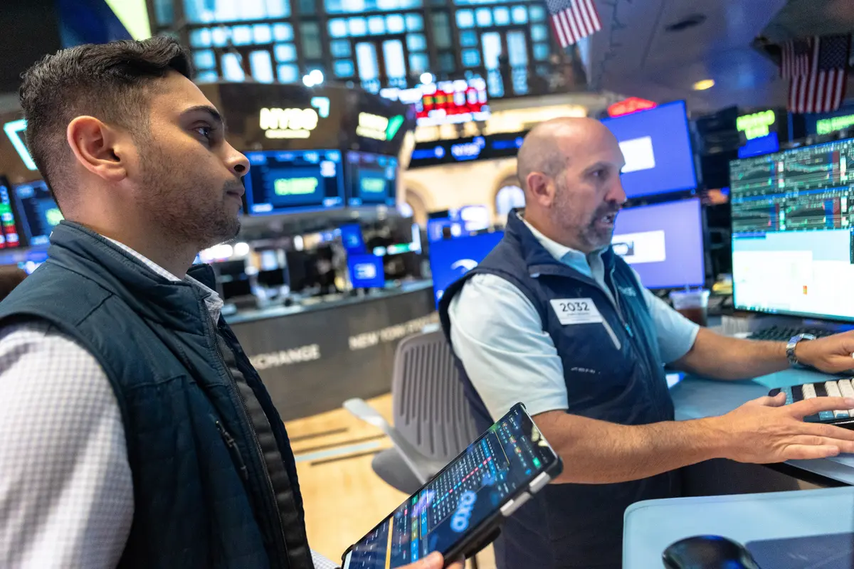 Wall Street Review: Tech Stocks Sink as Semiconductor Sector Enters Bear Market on AI Worries