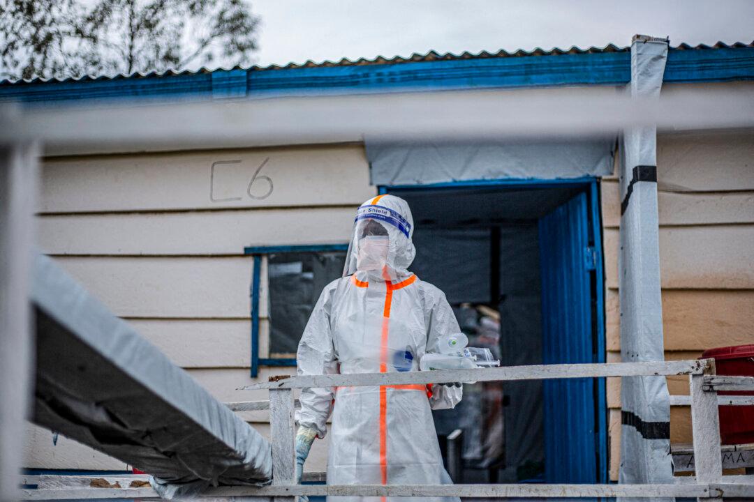 Ebola Outbreak Death Toll Climbs Above 930