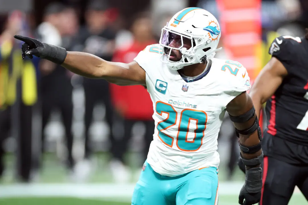Dolphins Sign Jordyn Brooks to 3-Year, $51 Million Extension