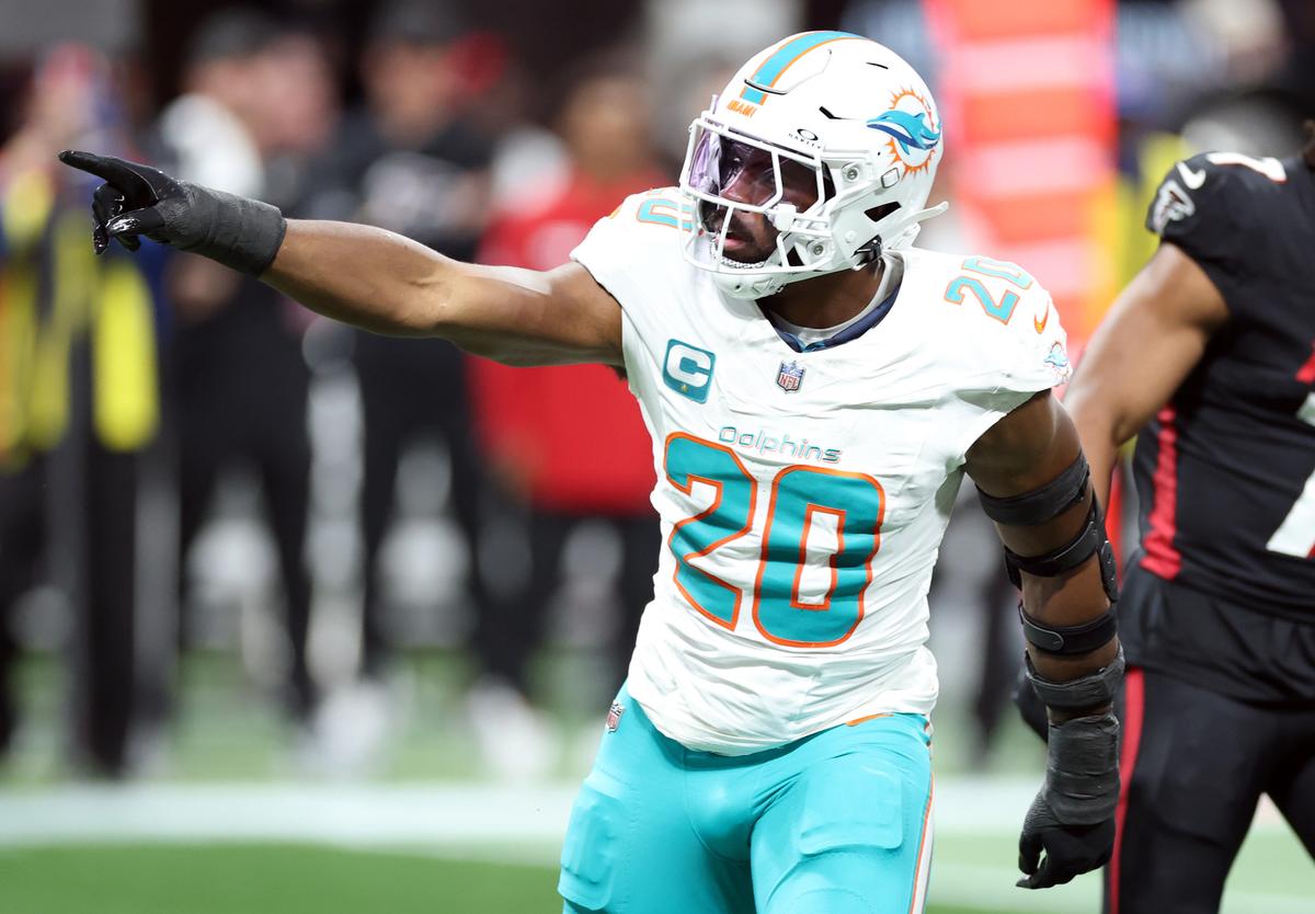 Dolphins Sign Jordyn Brooks to 3-Year, $51 Million Extension