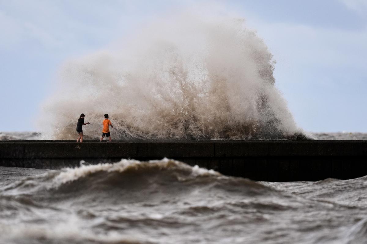 Tropical Storm Bertha Weakens After Bringing Strong Winds and Heavy Surf to Louisiana and Texas