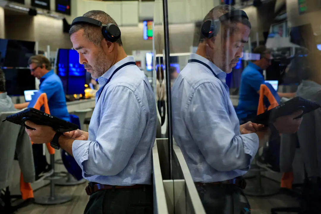 US Investors Rethink Bonds’ Role as Inflation Reshapes Portfolios