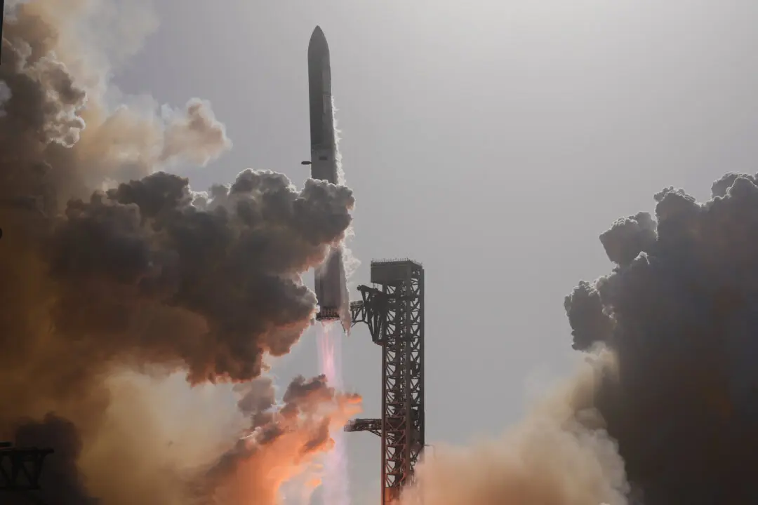 SpaceX Launches Starship on Another Test Flight, This Time With the Most Advanced Starlinks