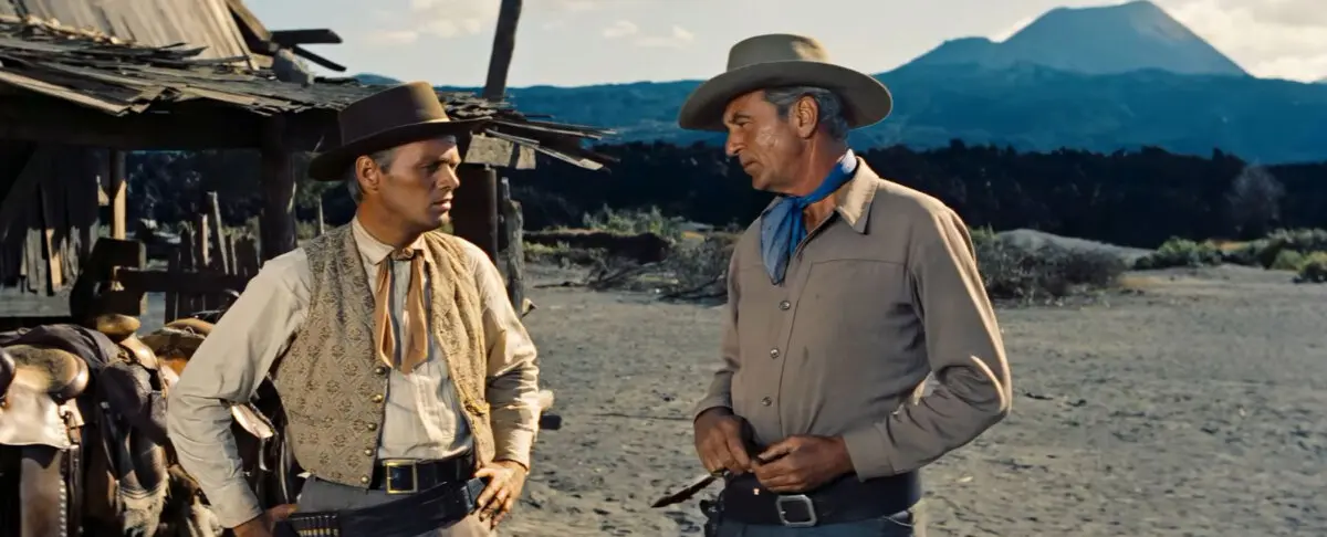 Fiske (Richard Widmark, L) and Hooker (Gary Cooper), in “Garden of Evil.” (20th Century Fox)