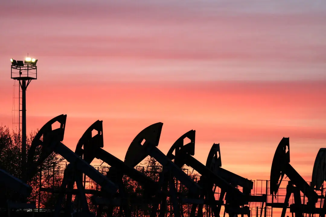 Oil Prices Fall After US, Iran Pause Attacks