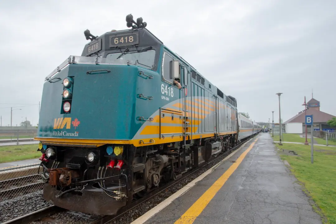 Feds to Spend $1.9B to Replace via Rail Locomotive Fleet, Build Plant