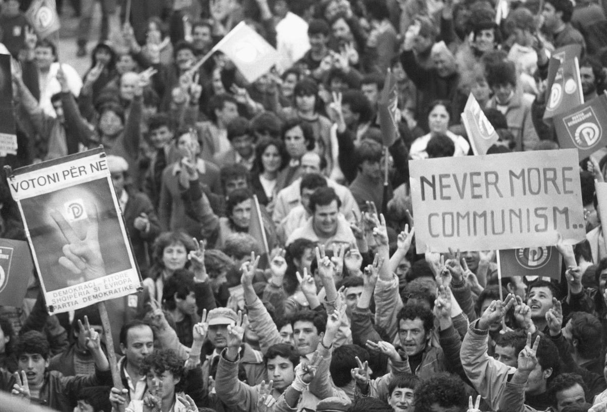 Albanian Democratic Party supporters take part in a mass rally on the university campus in Tirana on March 29, 1991, days before Albania’s first free elections. (D. DEYMOV/Staff/Getty Images)