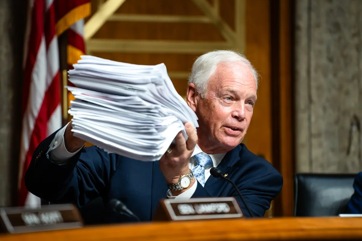 Sen. Johnson Requests Transcribed Interviews With Fauci, Former FDA Officials on COVID-19 Vaccines