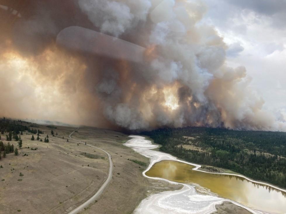 BC’s Pear Lake Wildfire Prompts Expanded Evacuation Orders Around Green Lake