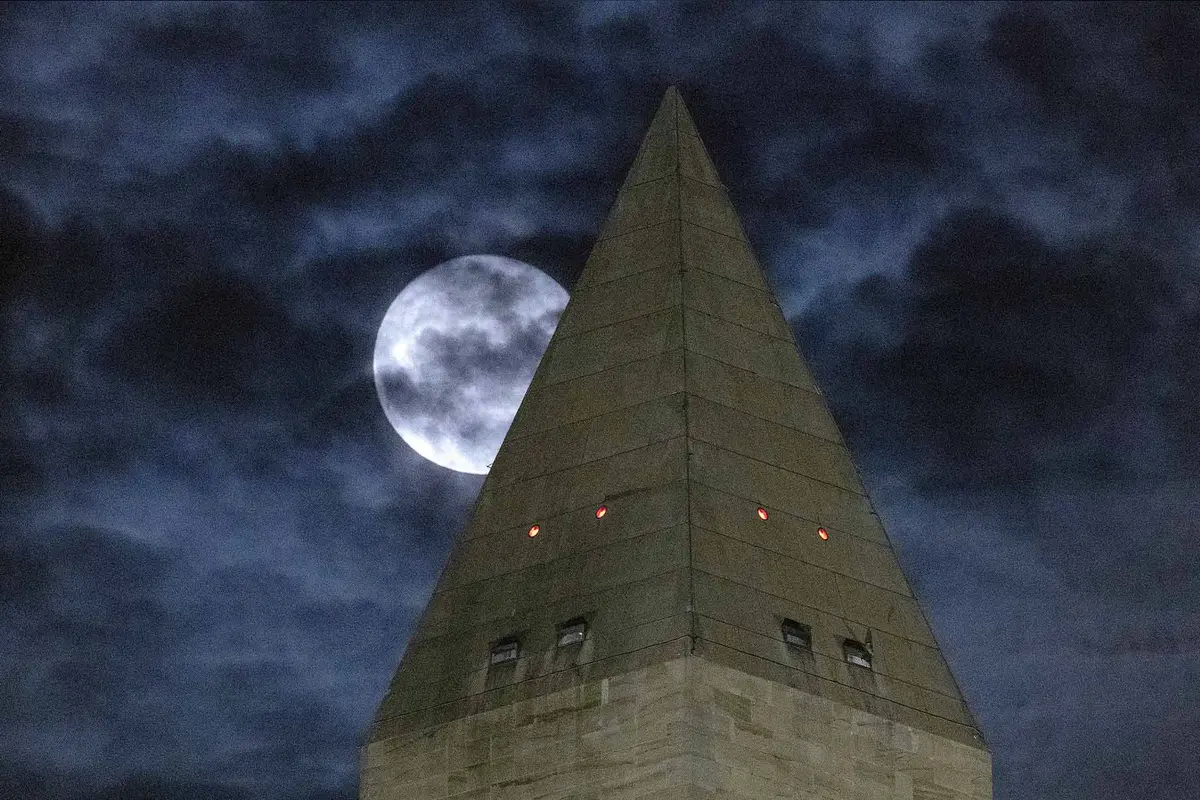 A Sturgeon Moon obscured by clouds behind the Washington Monument in Washington, D.C. (Somodevilla/Getty Images)