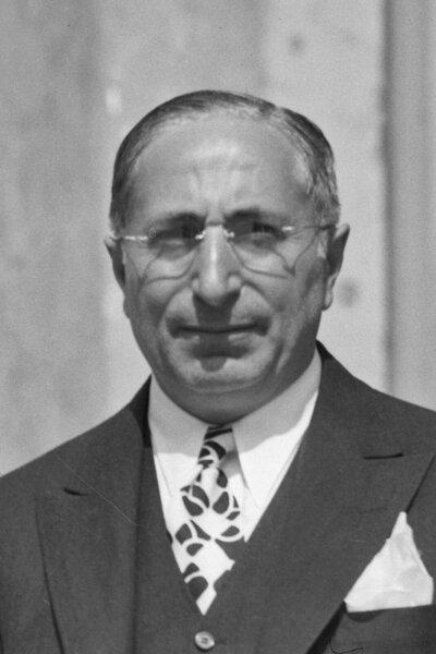Louis B. Mayer outside of MGM Studios in 1934. (Public Domain).