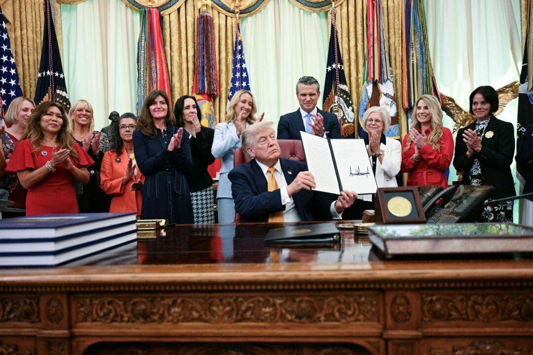 Trump Signs Executive Order Establishing Military Spouse Commission