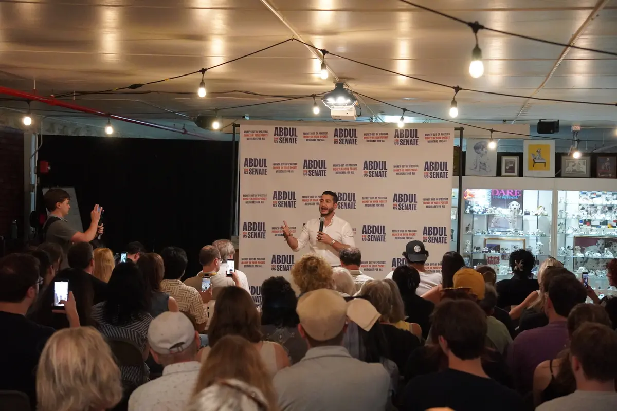 Michigan Senate Primary Becomes Flashpoint in National Left-Wing Electability Debate