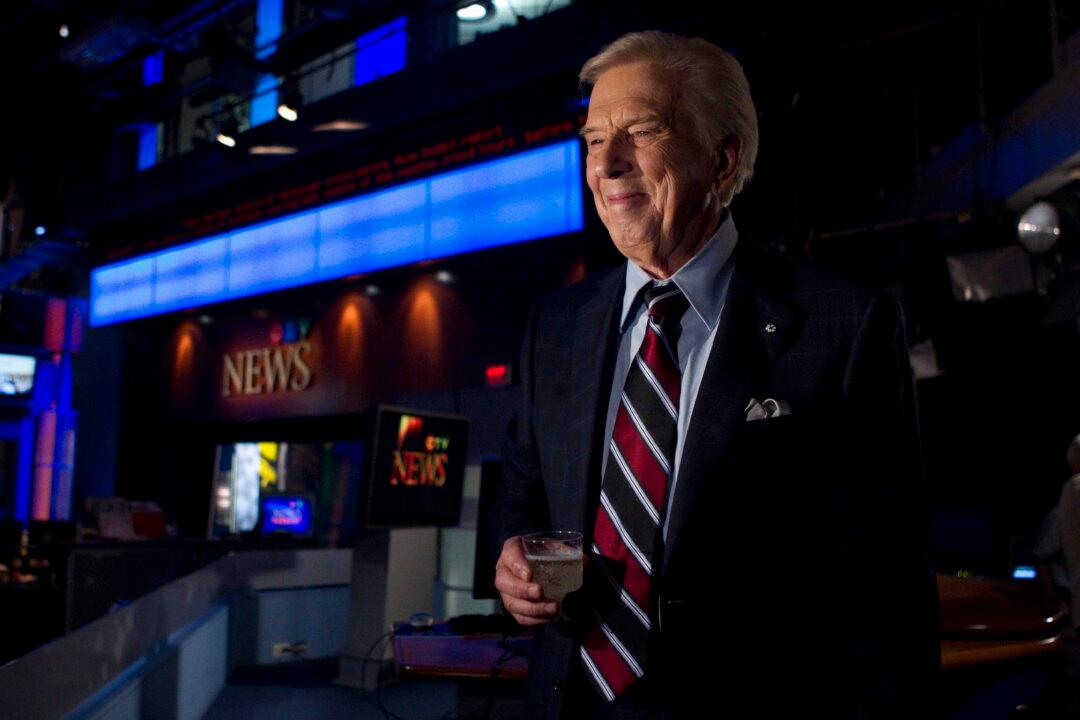 Lloyd Robertson, One of Canada’s Most Recognizable News Anchors, Dies at 92