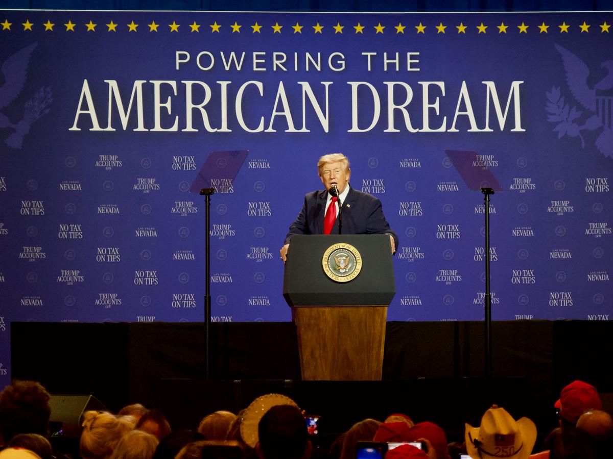 Poll Finds Democrats Lead GOP on Economic Trust for 1st Time in Decade