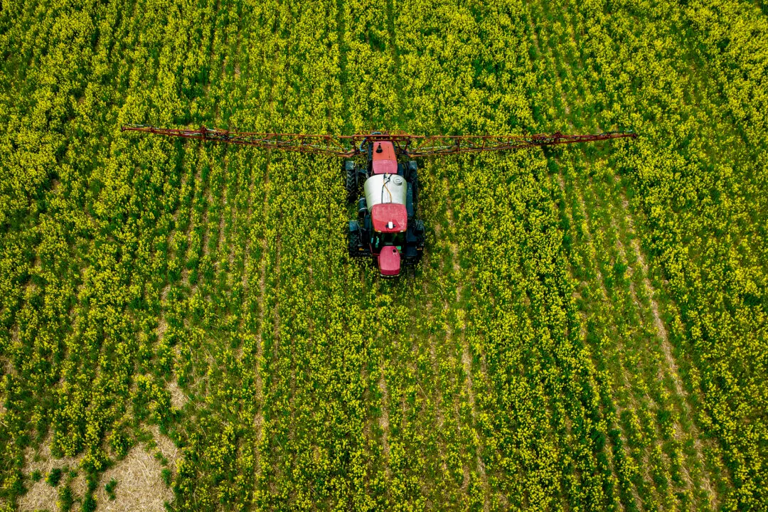 Occupational Exposure to Pesticides Linked to Higher Risk of ALS, Study Finds