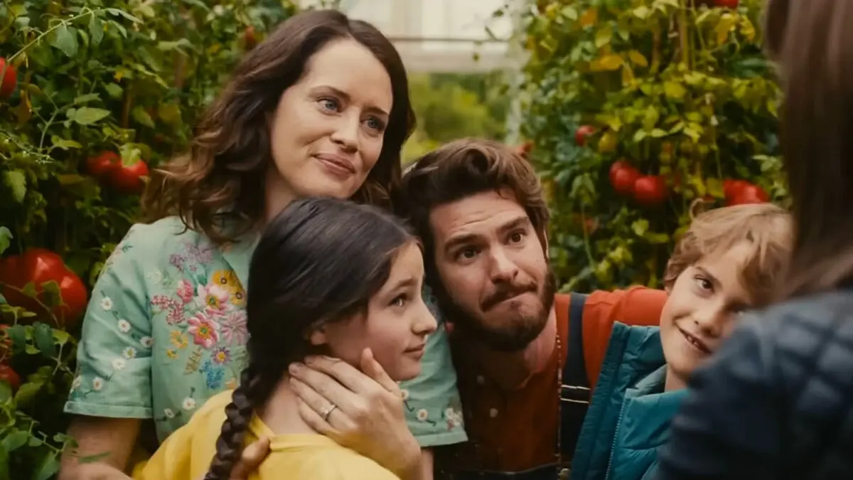 (L–R) Mom Polly (Claire Foy), Fran (Billie Gadsdon), Dad Tim (Andrew Garfield), and Joe (Phoenix Laroche), in “The Magic Faraway Tree.” (Vertical)