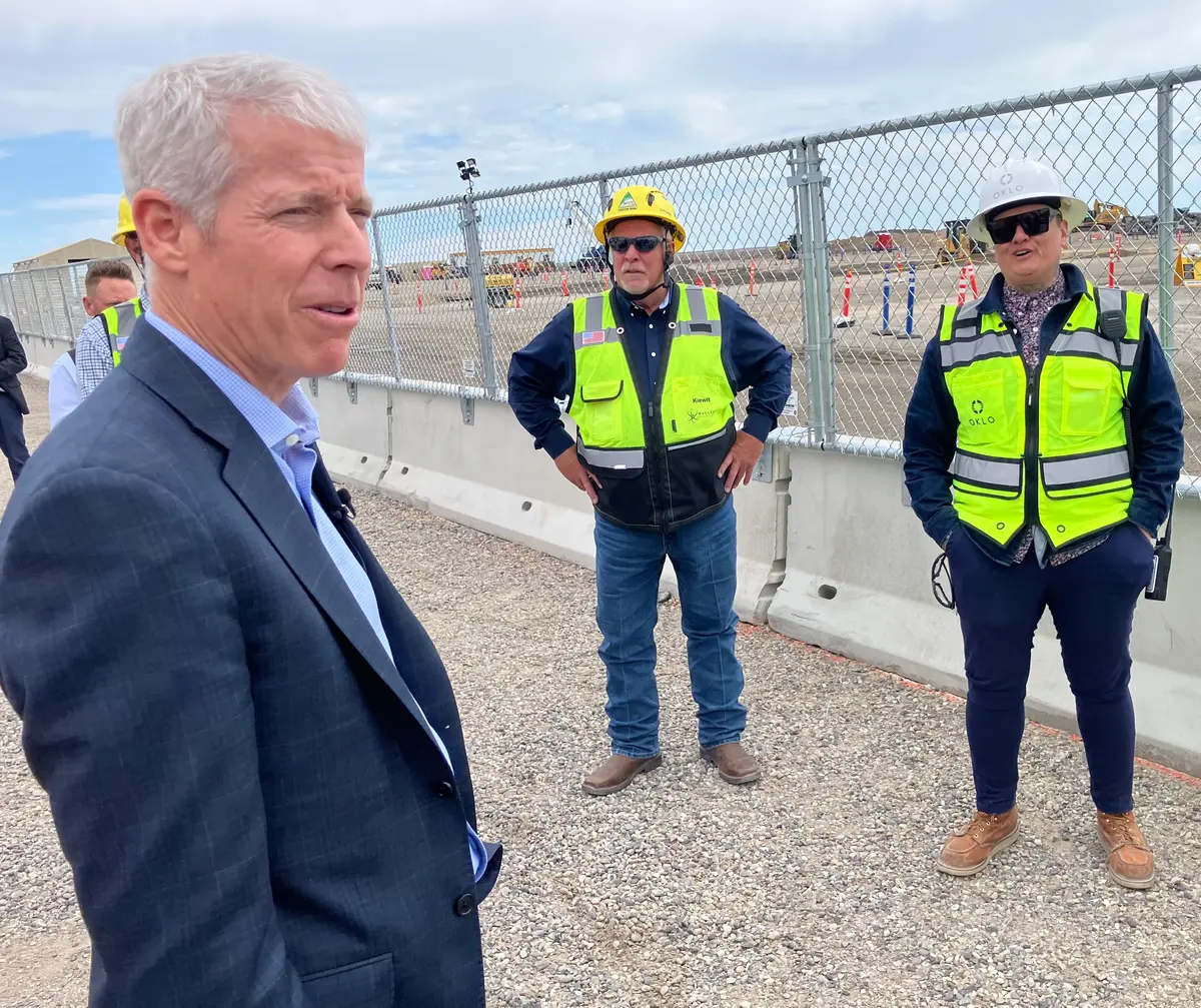 United States Energy Secretary Chris Wright speaks with Kiewit Construction Site Manager Marvin Robb (L) and Atlas Engineering Project Manager Hillary Hack during a June 25 tour of Oklo’s Aurora Powerhouse Project at Idaho National Laboratory. (John Haughey/The Epoch Times)