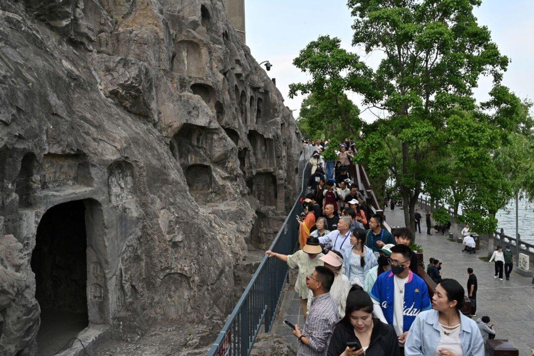Henan Officials Ordered to Take Paid Leave in Bid to Boost Consumer Spending