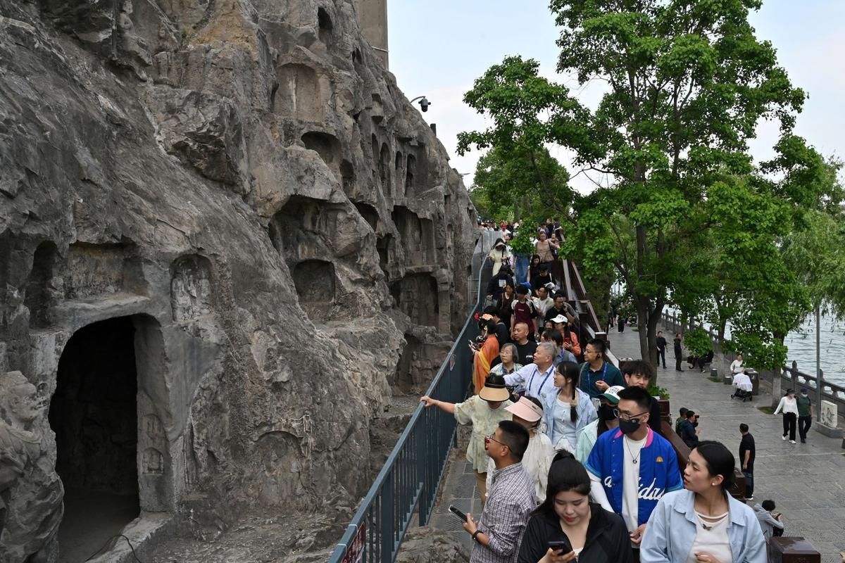 Henan Officials Ordered to Take Paid Leave in Bid to Boost Consumer Spending