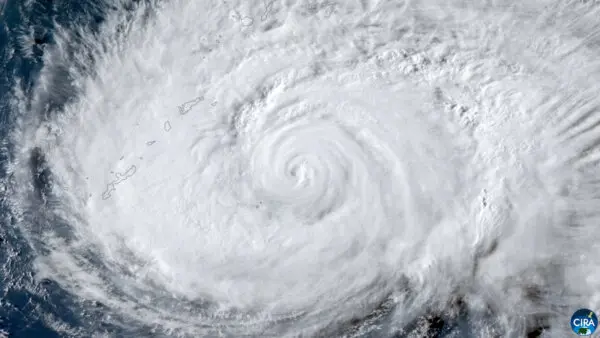 REPLAY: Typhoon Dolphin Brings Heavy Rain to Northern Taiwan During Its Approach to China