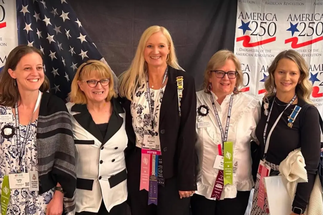 Dispute Over Transgender Members Rattles Daughters of the American Revolution