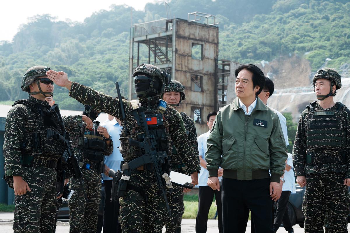 Taiwanese President Lai Ching-te inspects coastal-strike and nearshore-defense drills during the Han Kuang 42 military exercise in Kaohsiung, Taiwan, on Aug. 8, 2026. (Courtesy of Liu Shu fu/Office of the ROC President)