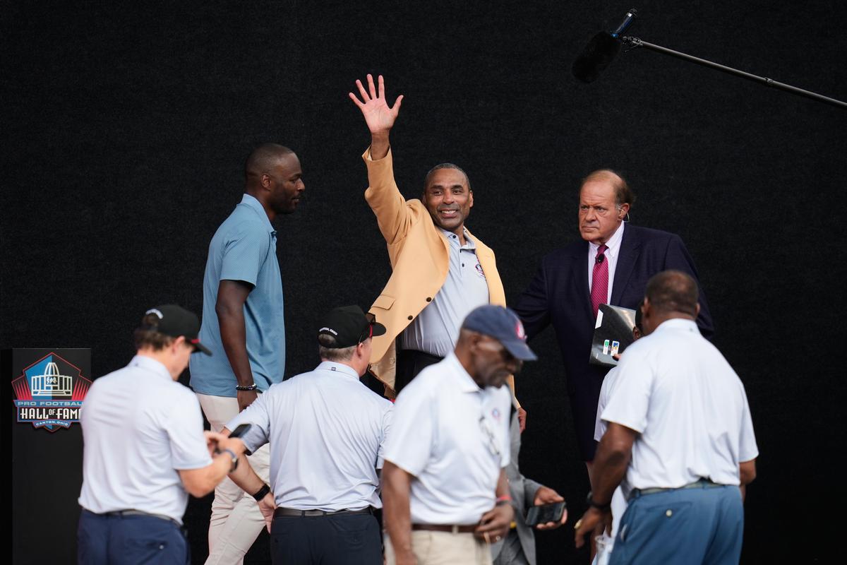 Roger Craig Reveals Vascular Dementia Diagnosis During NFL Hall of Fame Speech