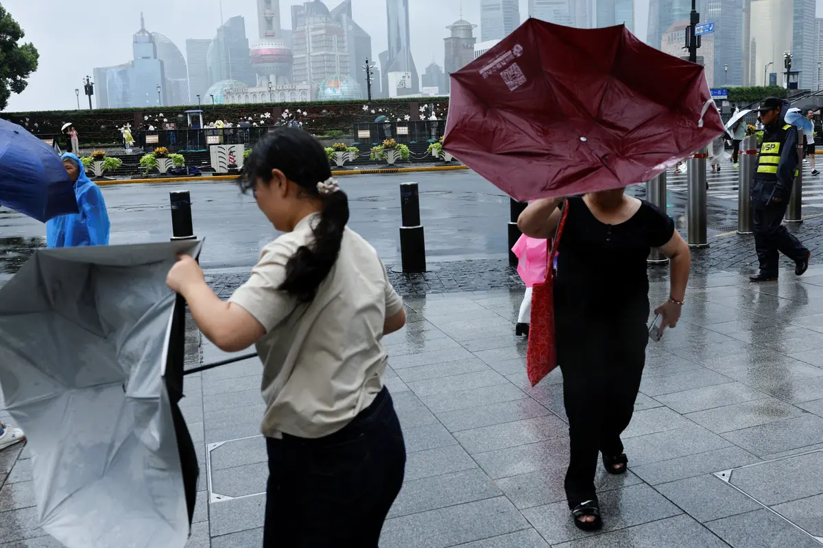 Typhoon Dolphin Hits China’s East Coast, Over 1 Million Evacuated