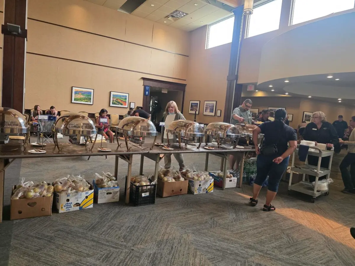 A shelter set up for Summerland evacuees in the Okanagan region on Aug. 7, 2026. (Yang Xinwen/The Epoch Times)