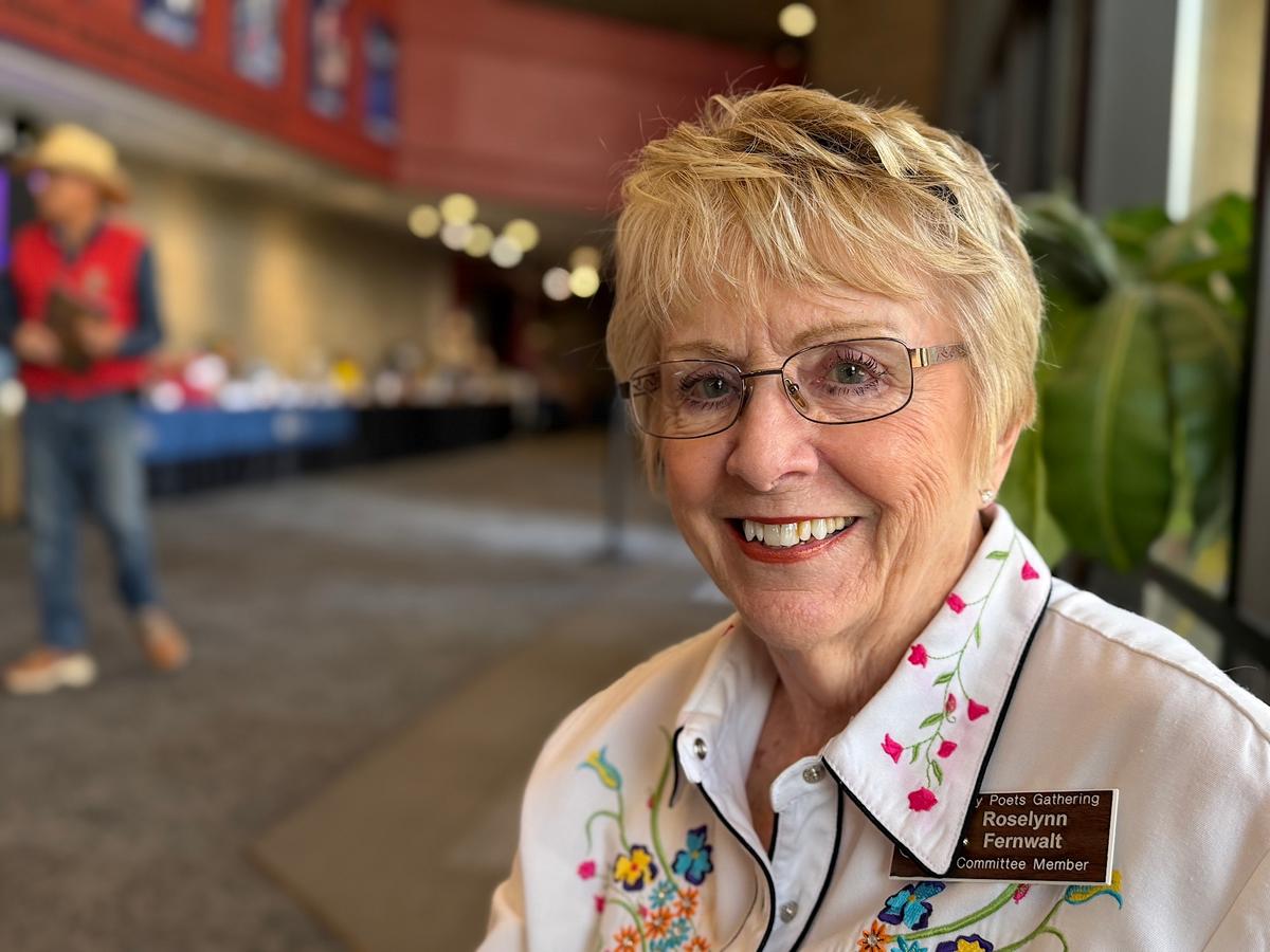 Event organizing committee member Roselynn Fernwalt talks about the 38th annual Arizona Gathering of Cowboy Poets in Prescott, Ariz., from Aug.6-8, 2026. (Allan Stein/The Epoch Times)