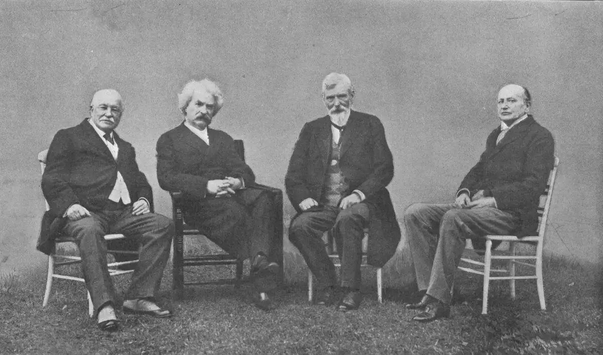 (L–R) Four distinguished literary Americans; William D. Howells, Mark Twain, Henry M. Alden, and Mayo W. Hazeltine, in Lakewood, N.J. (Public Domain)