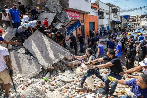 LIVE NOW: Search-and-Rescue Teams in Pereira After Quake Hits Colombia