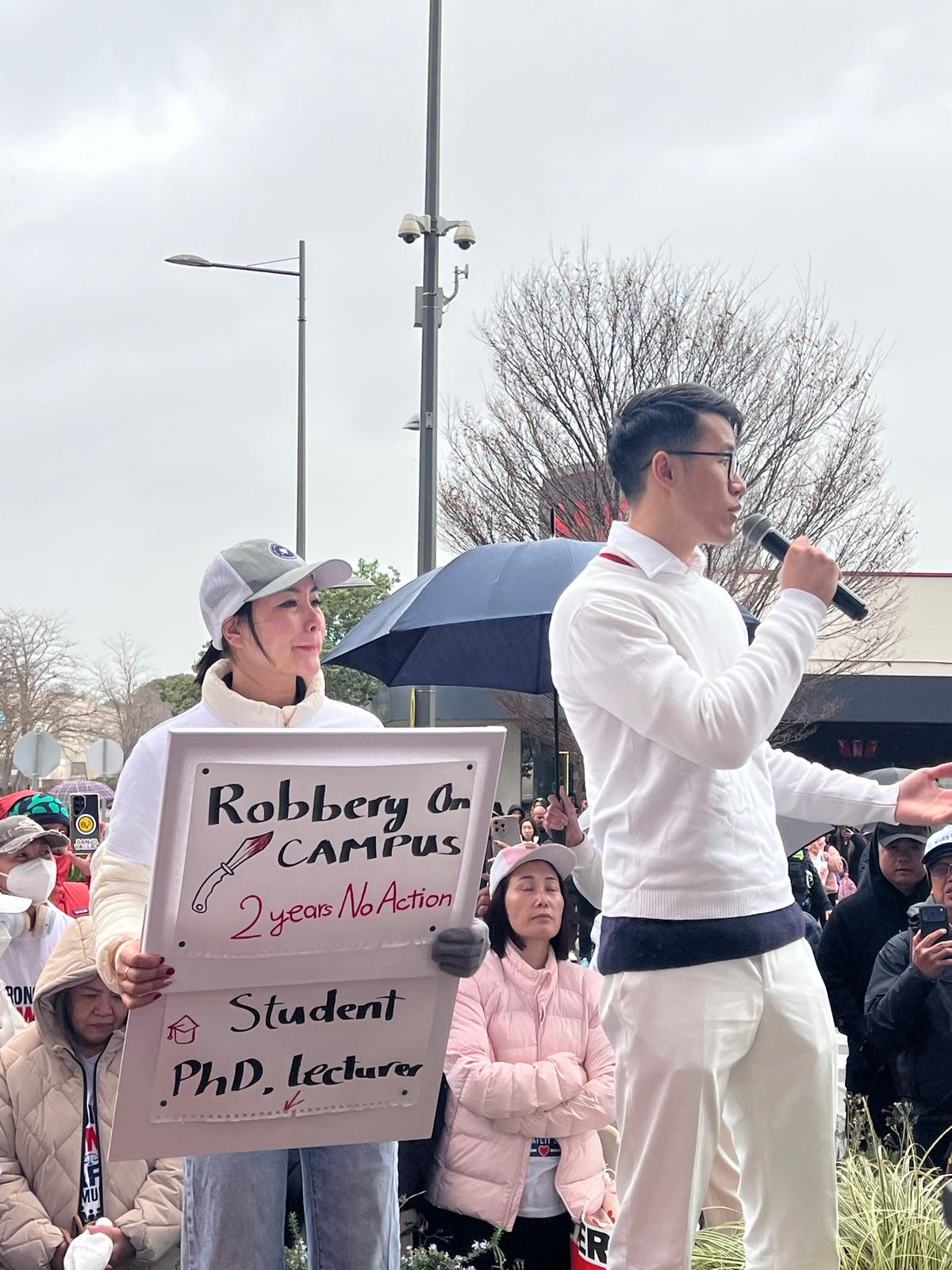 Academic Tuan Dung Lai speaks to a rally against youth crime organised by the Vietnamese Mothers in Australia in the Melbourne suburb of Sunshine in Australia on Aug. 9, 2026. (The Epoch Times)