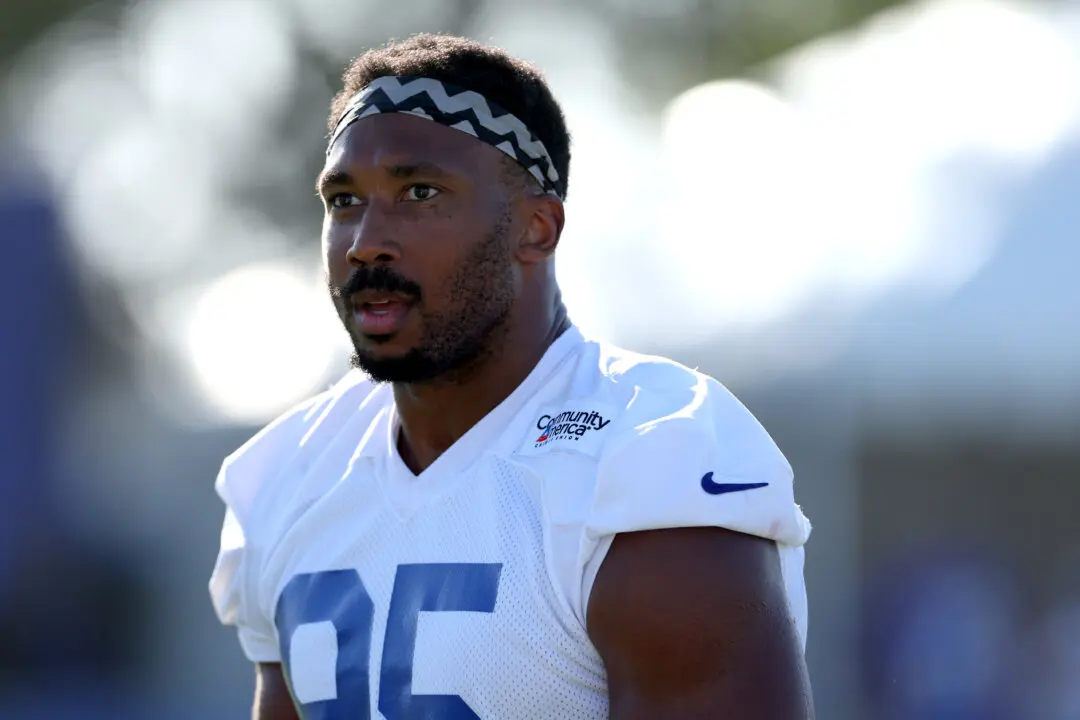 Rams Teammates Hail Myles Garrett During Early Training Camp Work