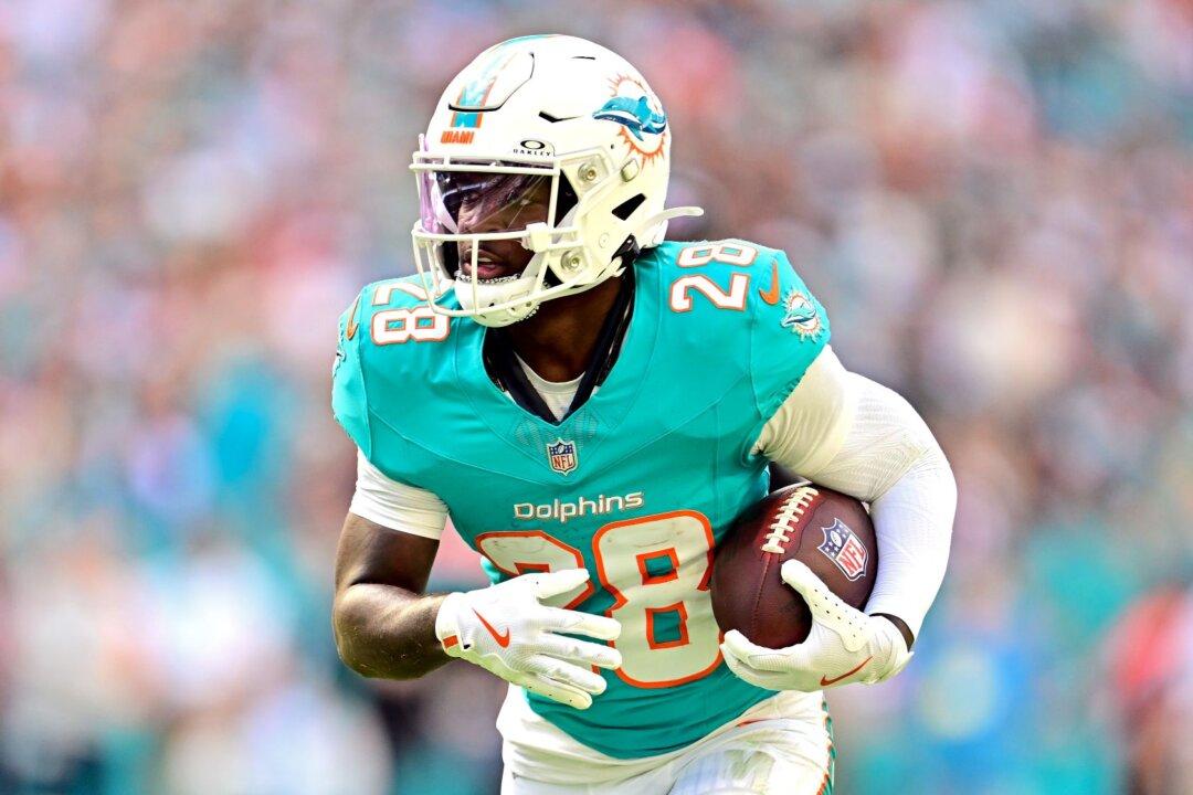 Dolphins Coach Jeff Hafley Has Warning for RB De’Von Achane
