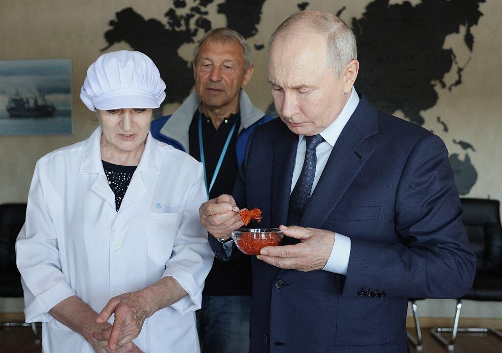 Japan Protests as Putin Visits Disputed Islands