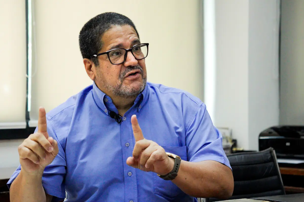 Luis Crespo, economics professor and vice president of the teachers association of the Central University of Venezuela, outlines Venezuela's economic downfall, in Caracas, Venezuela, on July 8, 2026. (Frederico Vidovix/The Epoch Times)