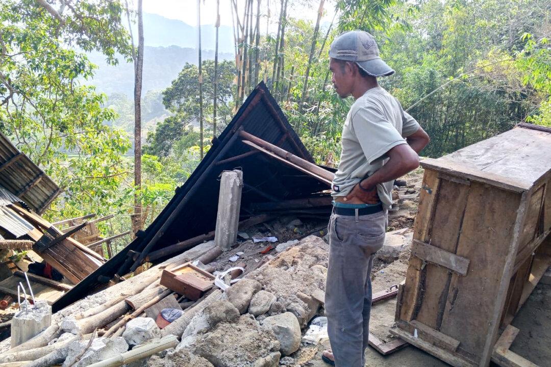 Magnitude 7.7 Earthquake Strikes Off Indonesia’s Coast, Toppling Buildings and Killing at Least 2